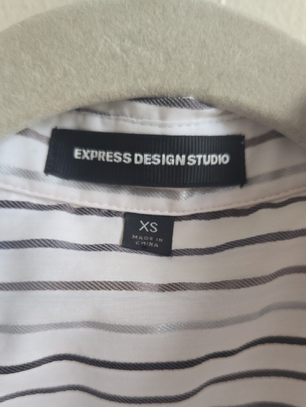 ​Express Design Studio Striped Sleeveless Button-Down Shirt Size XS_0101 - Picture 3 of 4